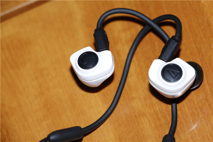 铁三角ATH-IM50 WH:戴眼镜的最好还是不要买