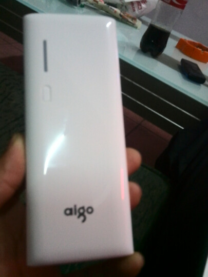 爱国者（aigo）10000毫安 K112 双USB输出 LED强光手电 苹果/安卓通用 移动电源/充电宝 白色 晒单图