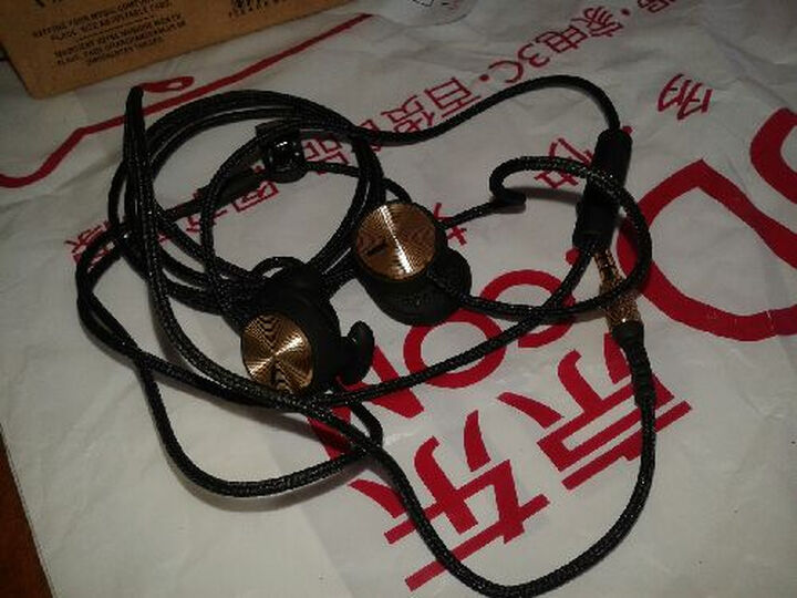 马歇尔MINOR:听习惯 BOSE IE2 了,感觉这款耳