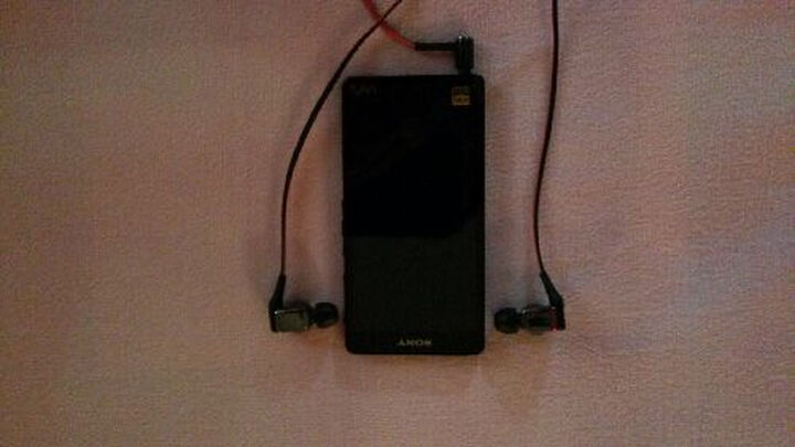 索尼(SONY) NWZ-F885 黑色 高音质多媒体播放