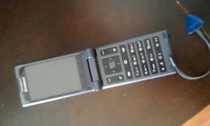 手机电池显示还有半格电,但突然关机后,再开机