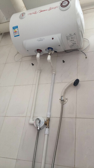 美的(Midea) F40-15A1 40升 电热水器--安装效果图