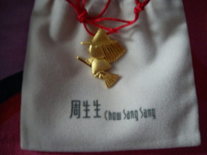 周生生 黄金(足金)小<em>女巫吊坠</em> 24124p 4.37克--