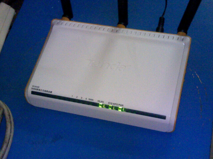 腾达(TENDA)W304R v3 300M穿墙王无线路由