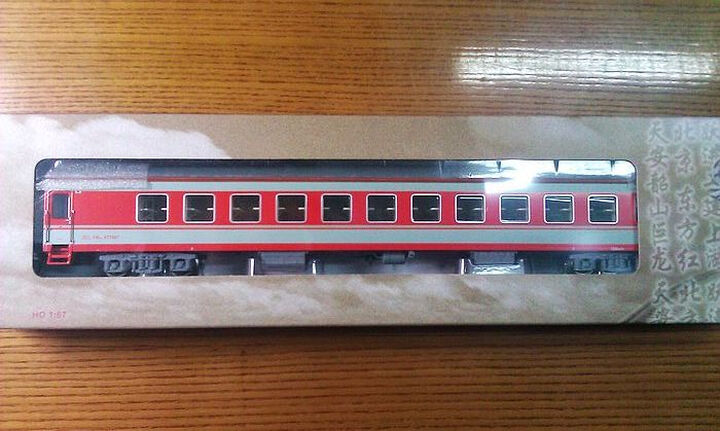 百万城BACHMANN 火车模型 CP01510 25G单层客车硬卧车厢(上局合段(浦),#677697) 带车灯--很经典的25G硬卧