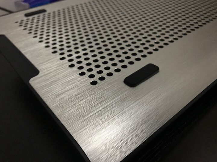 酷冷至尊(CoolerMaster) A200 笔记本散热器 (双14CM风扇/纯铝金属拉丝面板/双USB/电脑组件) 晒单图