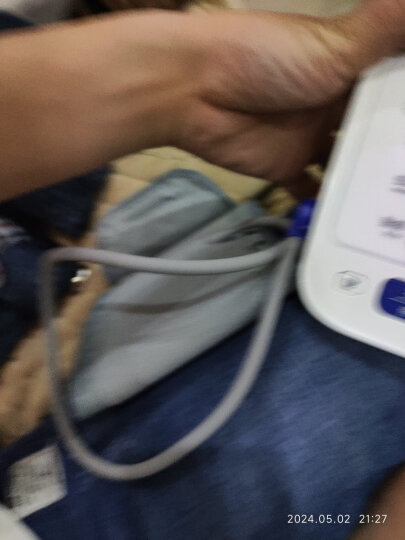 欧姆龙（OMRON）电子血压计家用上臂式血压仪 HEM-7124 晒单图