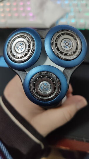 飞利浦(PHILIPS)电动剃须刀刮胡刀+眼部仪+拉杆箱+旅行4件套装 晒单图