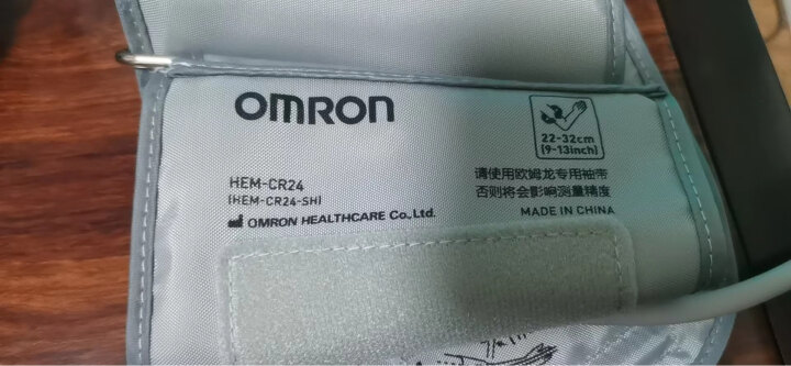 欧姆龙（OMRON）电子血压计家用上臂式血压测量仪智能全自动医用高精准测量8102K 语音播报U726J+臂带+普通电源+电池+收纳袋 晒单图