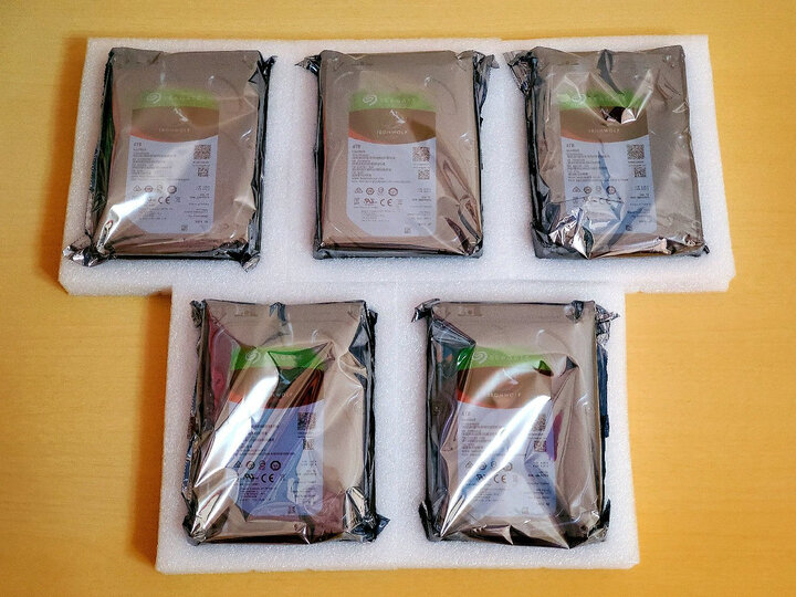 希捷(Seagate)8TB 256MB 7200RPM 网络存储(NAS)硬盘 SATA接口 希捷酷狼IronWolf系列(ST8000VN0022) 晒单图