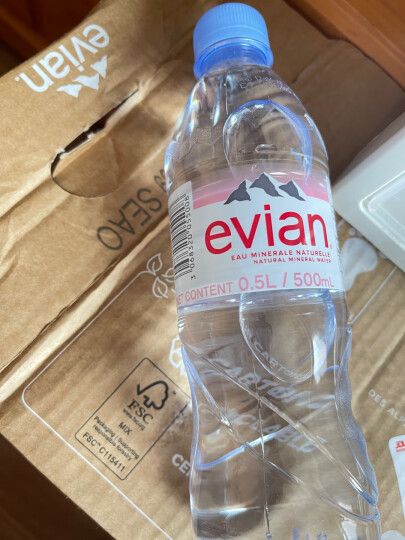 依云（evian）法国原装进口 矿泉水 500ml*24瓶 整箱装 晒单图