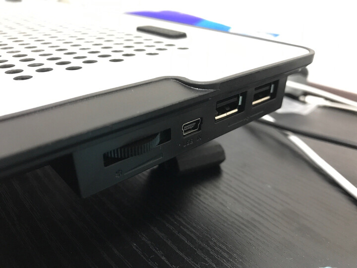 酷冷至尊(CoolerMaster) A200 笔记本散热器 (双14CM风扇/纯铝金属拉丝面板/双USB/电脑组件) 晒单图