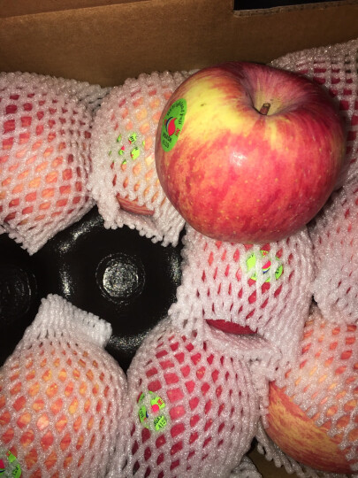 华圣 陕西洛川红富士苹果12粒 净重4.2斤 一级铂金果 单果160g-180g 生鲜 新鲜水果 晒单图