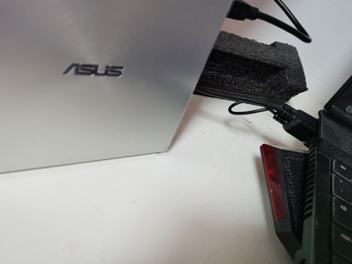 华硕(ASUS) 8倍速 USB2.0 外置DVD刻录机 移动光驱 银色(兼容苹果系统/SDRW-08U5S-U) 晒单图