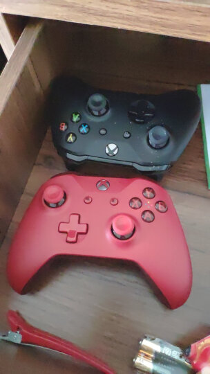 微软（Microsoft）Xbox无线控制器/手柄 战争红限量版 | 带3.5mm耳机接头 蓝牙连接 Xbox主机电脑平板通用 晒单图