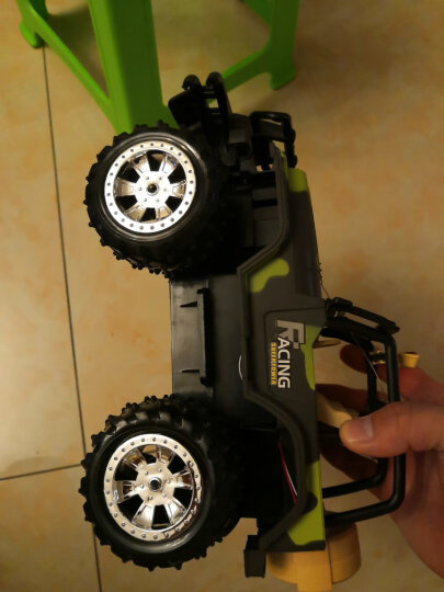 DZDIV 遥控车 越野车儿童玩具大型遥控汽车模型耐摔配电池可充电3030 绿色 晒单图