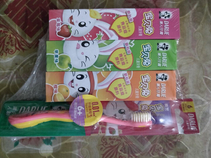 黑人(DARLIE)宝贝兔儿童牙膏(草莓味)40g*1+ 儿童牙刷*1 便携套装 含氟含钙 软毛牙刷 晒单图