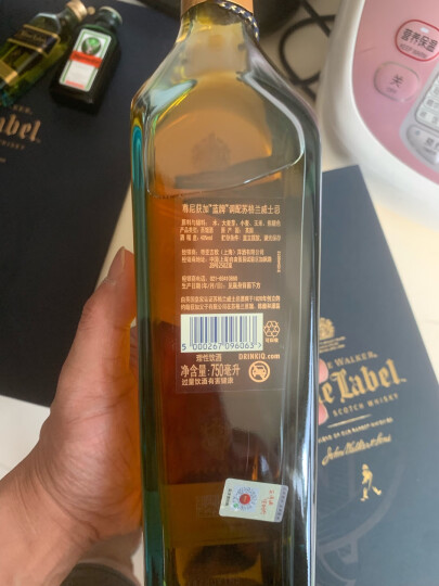 尊尼获加（JOHNNIE WALKER） 宝树行 尊尼获加蓝牌750ml  调配型 苏格兰威士忌原装进口洋酒 晒单图