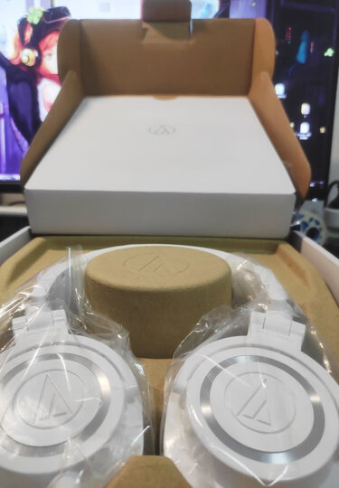 铁三角(Audio-technica)ATH-M50X WH 头戴式专业全封闭音乐HIFI耳机 白色 晒单图