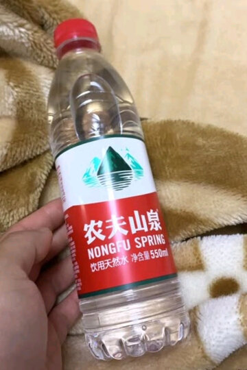 农夫山泉 饮用水 饮用天然水塑膜量贩装550ml*12瓶 晒单图