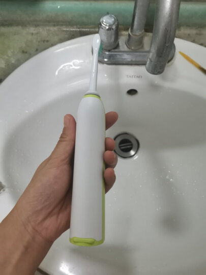 飞利浦电动牙刷成人 情侣款 全自动可充电式 基础洁净型 绿色 HX3216/31（新老包装随机发货） 晒单图