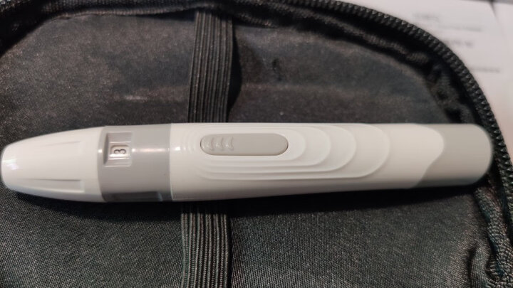 鱼跃(YUWELL)血糖试纸 适用于580/590型血糖仪100片试纸+100支针 瓶装家用 晒单图