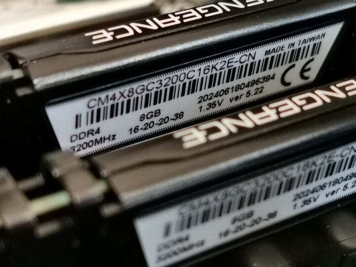 美商海盗船（USCORSAIR）16GB(8G×2)套装 DDR4 3000 台式机内存条 复仇者LPX系列 游戏型 晒单图