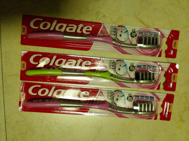 高露洁(Colgate) 纤柔备长炭 牙刷 ×8 (新老包装随机发放) 晒单图