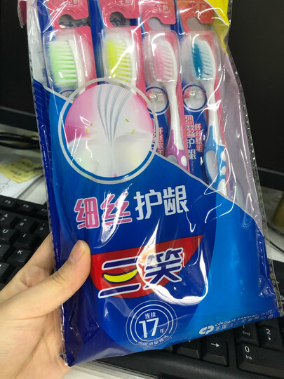高露洁三笑 清新倍护 牙刷 细毛软毛 10支装(颜色随机) 晒单图