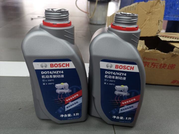 博世（BOSCH）DOT4 刹车油/制动液/离合器油 1L 通用型进口原料国内调配 一升装 晒单图