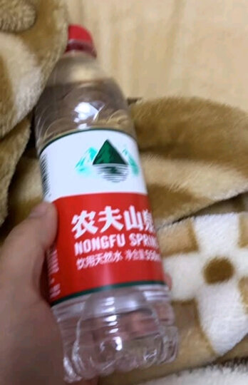 农夫山泉 饮用水 饮用天然水塑膜量贩装550ml*12瓶 晒单图