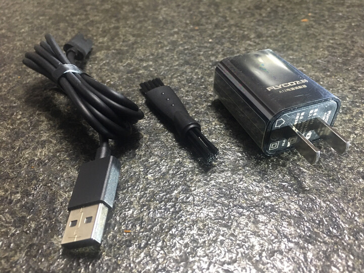 飞科(FLYCO) 男士电动剃须刀 全身水洗干湿双剃刮胡刀剃胡刀胡须刀快充 FS376 晒单图