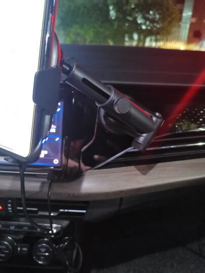 飞利浦（PHILIPS）车载充电器 点烟器车充头 DLP2018  一拖二 3.1A双USB快充 LED灯 苹果/华为/小米等通用 晒单图