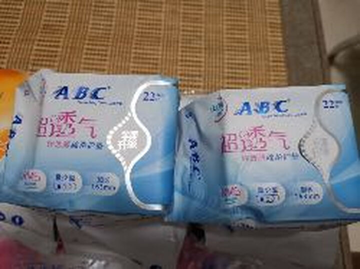 ABC KMS棉柔0.08cm轻透薄卫生护垫163mm*22片(KMS健康配方) (干爽舒适 轻薄透气)新老包装随机 晒单图
