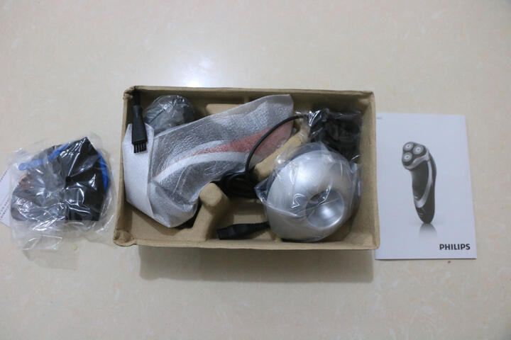 飞利浦(PHILIPS)男士电动剃须刀干湿双剃防水剃胡刀胡须刀刮胡刀AT800/16 晒单图