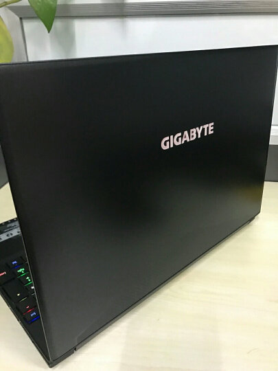 技嘉（GIGABYTE）赢刃Aero15X 15.6寸窄边框长续航轻薄游戏本(i7-7700HQ 16GB 512G PCIE SSD GTX1070MaxQ)黑 晒单图