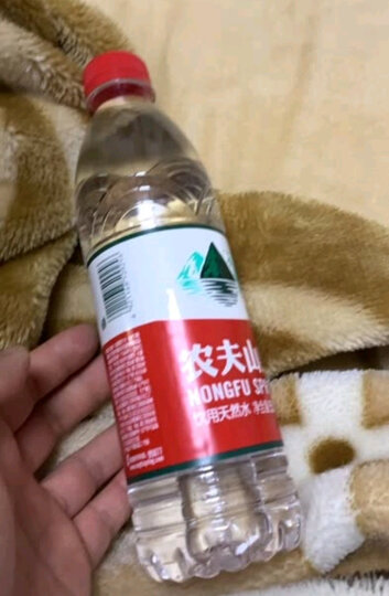 农夫山泉 饮用水 饮用天然水塑膜量贩装550ml*12瓶 晒单图