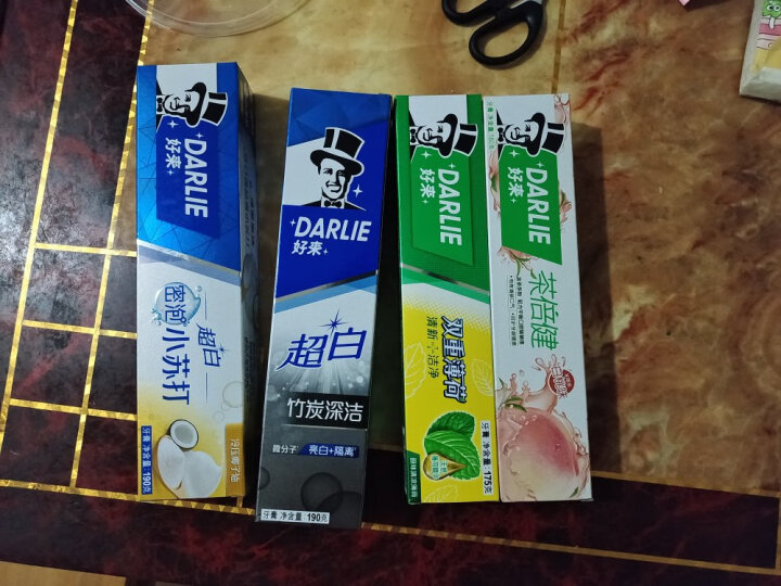 好来（DARLIE）原黑人 超白竹炭深洁牙膏4支（共480g）+牙刷2支 清新口气 去渍 晒单图