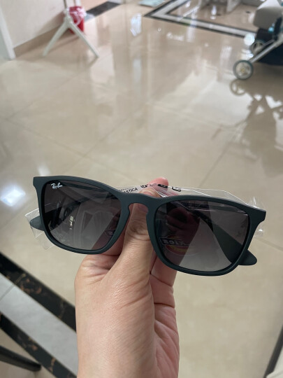 雷朋（RayBan） 雷朋太阳眼镜方形舒适潮流修饰素颜显脸小渐变色0RB4187F 622/8G黑色镜框灰色渐变镜片 尺寸54 晒单图