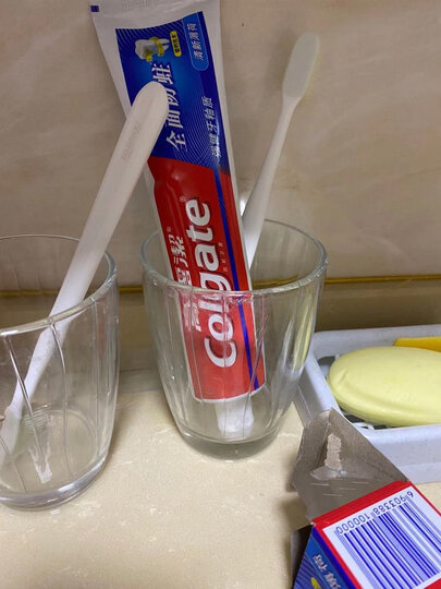 高露洁(Colgate) 便携式旅行套装 (备长炭深洁牙膏40g+护龈牙刷) (颜色随机发放) 晒单图