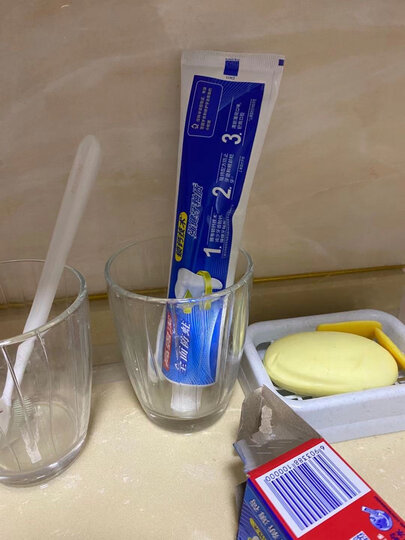 高露洁(Colgate) 便携式旅行套装 (备长炭深洁牙膏40g+护龈牙刷) (颜色随机发放) 晒单图