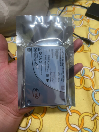 intel 英特尔 DC S3520数据中心SSD固态硬盘MLC颗粒SATA3接口 S3520 1.6TB 晒单图