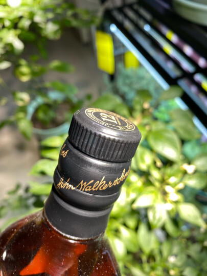 尊尼获加（JOHNNIE WALKER）洋酒 黑牌黑方 12年苏格兰调和型威士忌700ml无盒 晒单图