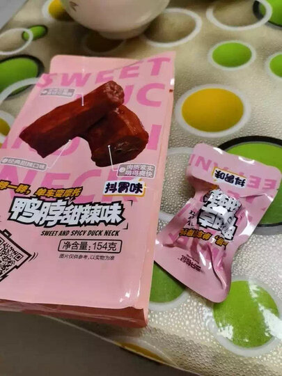 三只松鼠鸭脖 休闲零食 鸭肉干肉脯 卤味零食小吃 鸭脖子甜辣味154g 晒单图