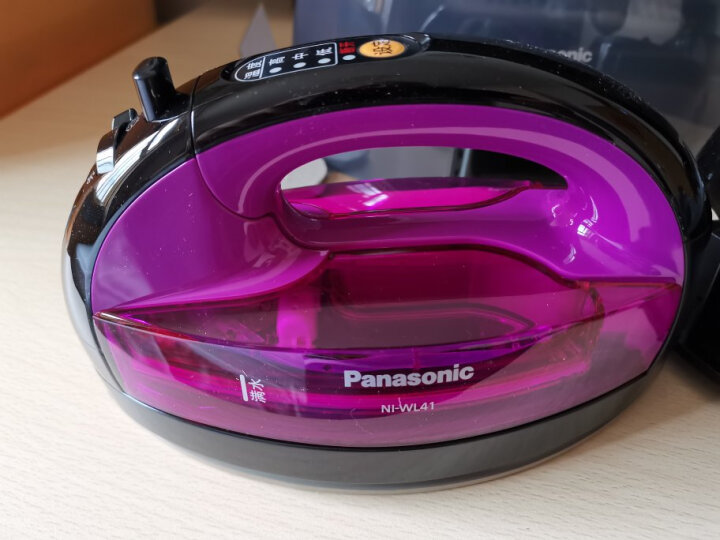 松下（Panasonic）电熨斗家用 手持蒸汽挂烫机 电子恒温感应 无线自由熨烫 NI-WL41 晒单图