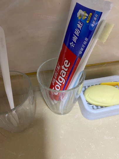 高露洁(Colgate) 便携式旅行套装 (备长炭深洁牙膏40g+护龈牙刷) (颜色随机发放) 晒单图