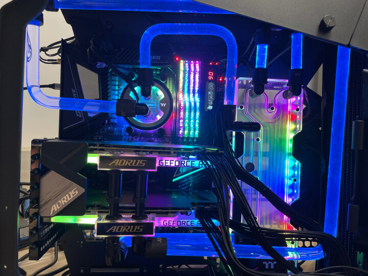 Tt（Thermaltake）水冷水流计 水冷配件（蝴蝶标志/不带接头/POM塑钢材质/PMMA面板） 晒单图