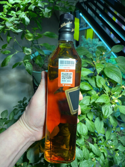 尊尼获加（JOHNNIE WALKER）洋酒 黑牌黑方 12年苏格兰调和型威士忌700ml无盒 晒单图