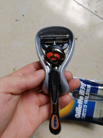 吉列（Gillette） 剃须刀刮胡刀手动 锋隐致顺超值尊享装（1刀头1刀架+70g啫喱） 晒单图