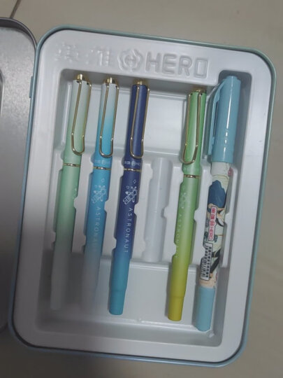英雄（HERO）钢笔学生三年级EF尖卡通正姿铱金钢笔+可消字笔+可擦蓝色墨囊套装 男款 10支装（颜色随机） 晒单图